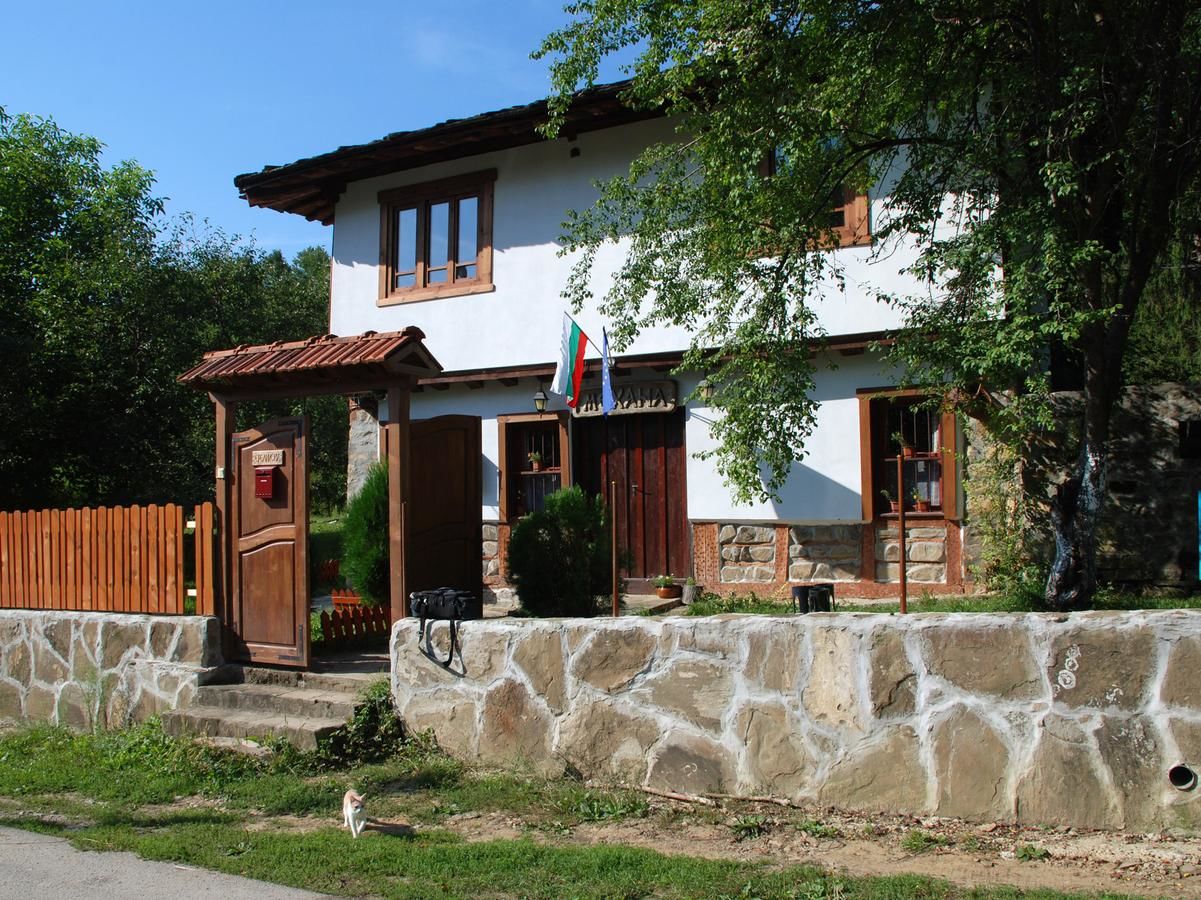 Загородные дома Guest House Four Pines Бели-Осым-11